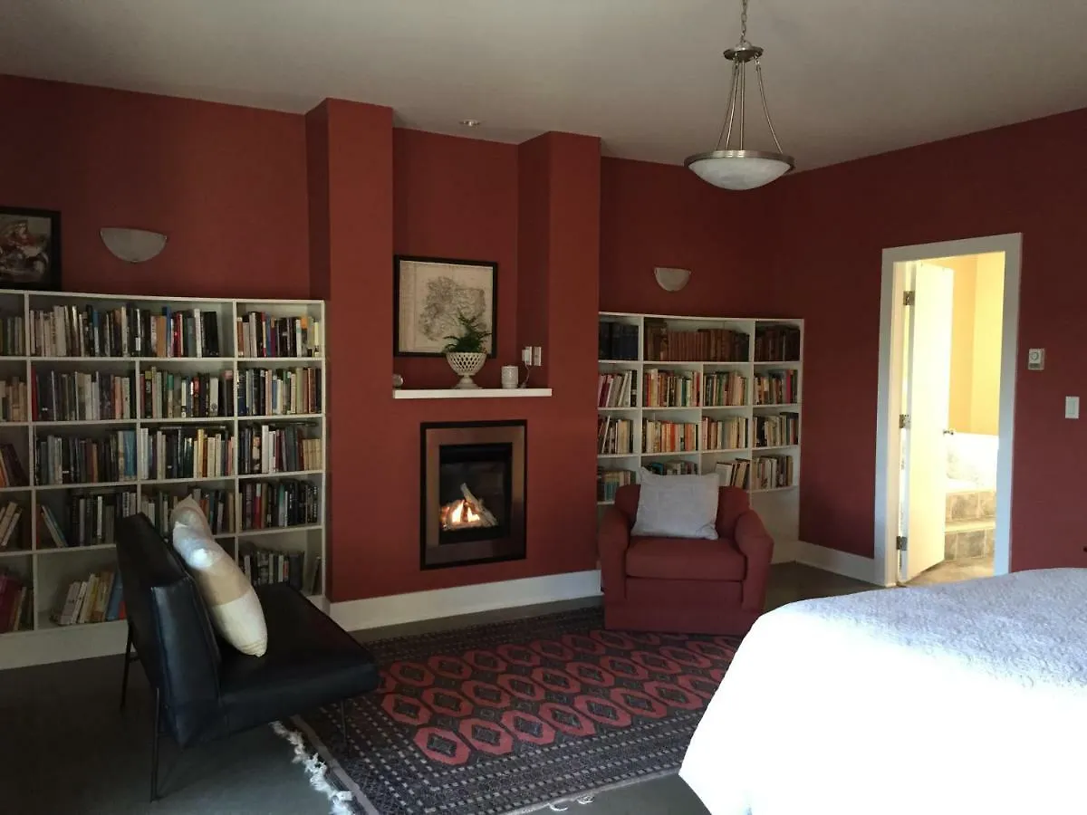 Winery Retreat With Pool Hot Tub Sauna Bed & Breakfast Brentwood Bay 0*,  Canada