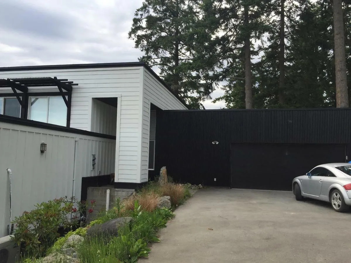 Winery Retreat With Pool Hot Tub Sauna Bed & Breakfast Brentwood Bay