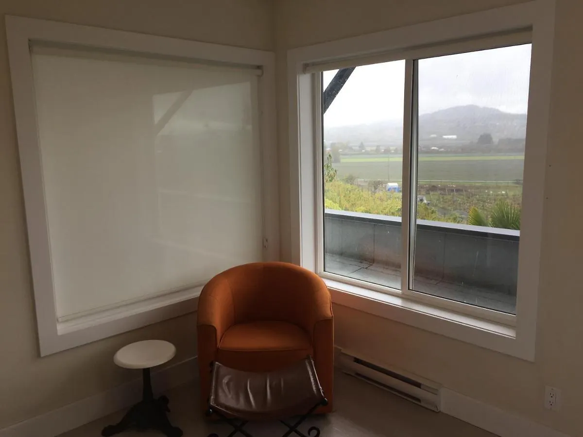 Winery Retreat With Pool Hot Tub Sauna Bed & Breakfast Brentwood Bay Canada